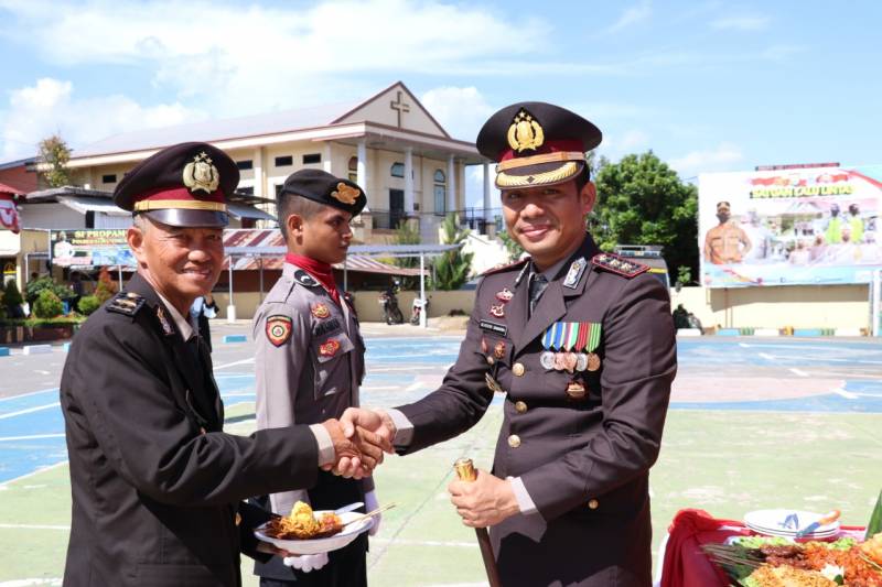 Sekda Lutim Bersama Forkopimda Ikuti Upacara Peringatan HUT Bhayangkara Ke-76 Secara Virtual