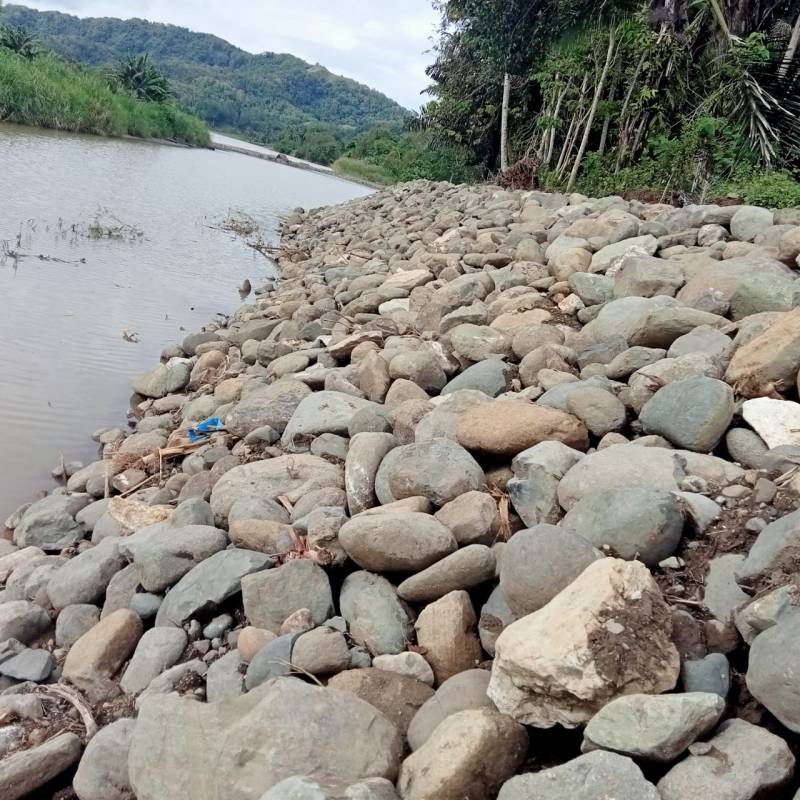Diduga Ambil Material Dari Tambang Ilegal, Proyek Pengamanan Sungai di Enrekang Disorot Warga