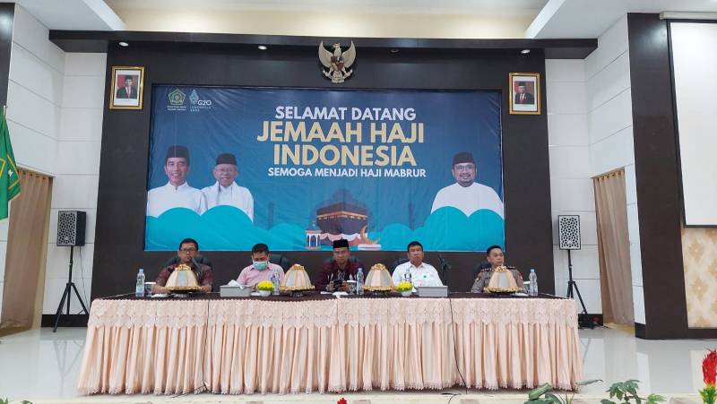 Kloter I Diterima Gubernur Sulsel, Jemaah Haji Diperiksa Antigen