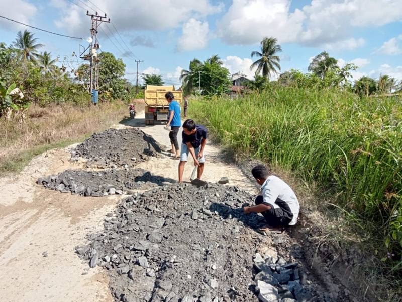 Kalla Aspal Hadirkan Program CSR Melalui Perbaikan Akses Jalan