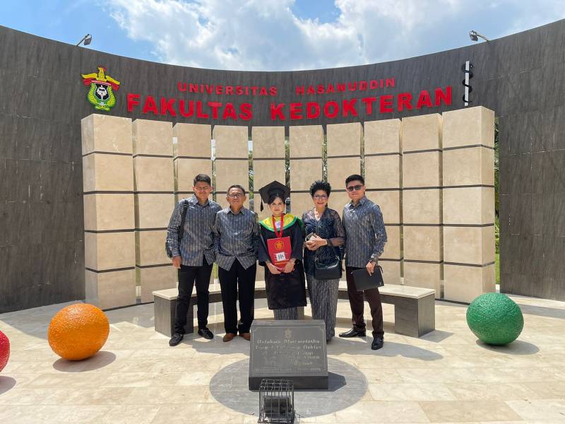 Capai Sarjana Kedokteran Unhas, Putri Amsal Sampetondok Wisuda Hari Ini
