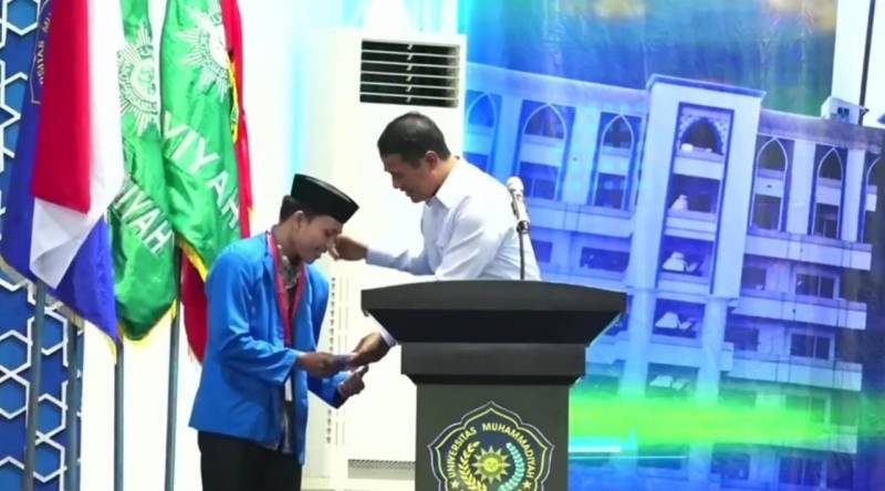 Amran Sulaiman Beri Beasiswa Bagi Mahasiswa Penghafal Alquran 30 Juz