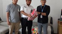 Dukung Gerakan 10 Juta Bendera, Disperindag Sidrap Gandeng Indomaret dan PT. Karya Sidenreng Mandiri Bagikan Bendera Merah Putih ke Warga