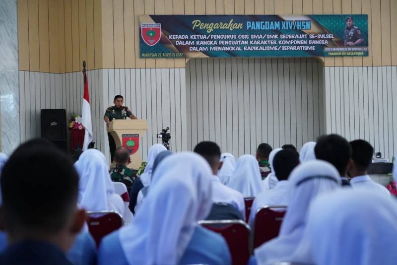 Pangdam Hasanuddin Beri Pembekalan Pengurus OSIS SMA se-Sulsel