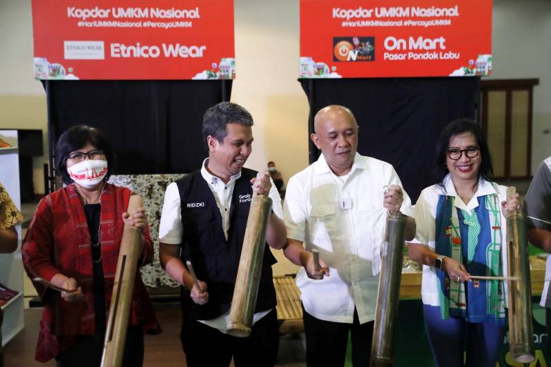 Grab dan OVO Bantu jutaan UMKM Masuk Ranah Gigital 