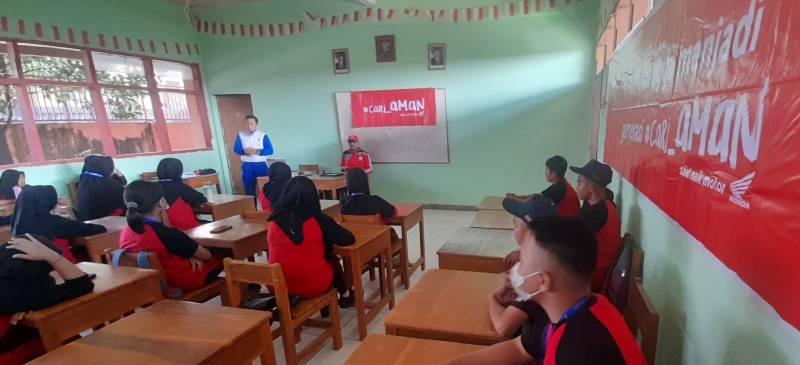 Asmo Sulsel Kampanye #Cari_Aman di SMP 47 Makassar, Ajak Siswa Patuhi Peraturan Lalu Lintas