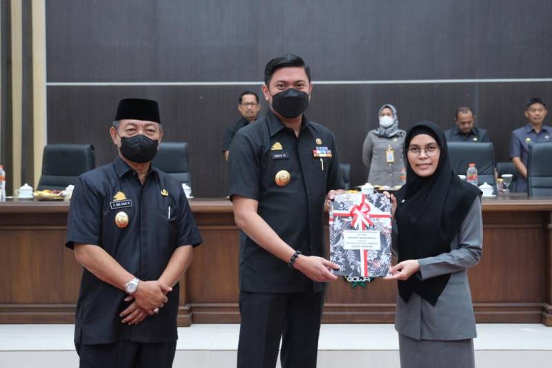Bupati Gowa Serahkan Ranperda APBD Perubahan ke DPRD
