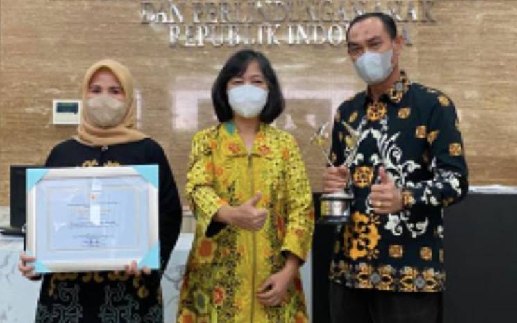 Pemda Kolaka Raih Penghargaan Tingkat Madya Kota Layak Anak