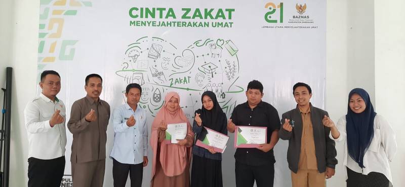 Pemenang Lomba Literasi Zakat Terima Hadiah Uang Tunai