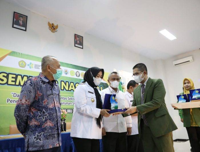 Peduli Kesehatan Lingkungan dari Lorong, Wali Kota Makassar Raih Penghargaan HAKLI