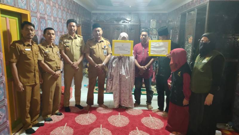 Gubernur Berikan Tabungan Beasiswa kepada 2 Anak yang Ibunya Ditemukan Gantung Diri di Pinrang