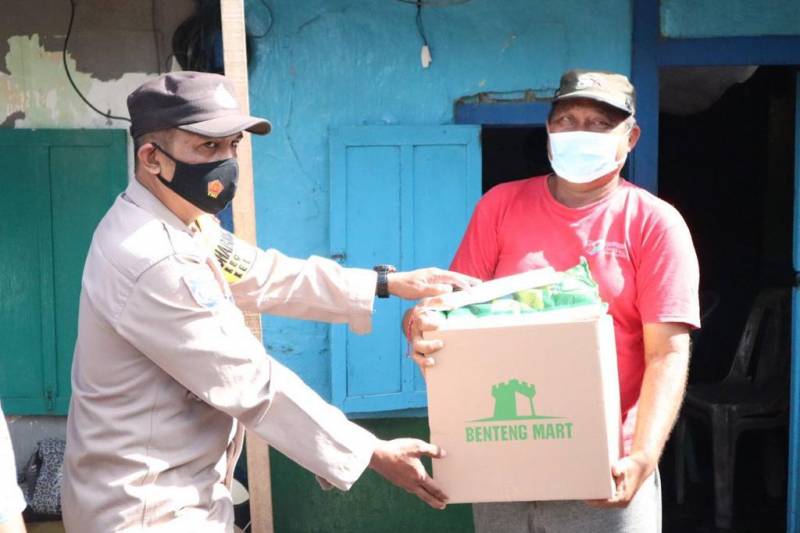 Peduli Warga Terdampak Kenaikan BBM, Polres Pelabuhan Bagikan Sembako
