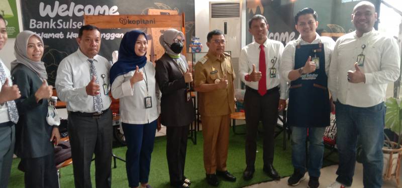 Peringati Hari Pelanggan Nasional, Bank Sulselbar Majene Siapkan Secangkir Kopi Bagi Nasabah