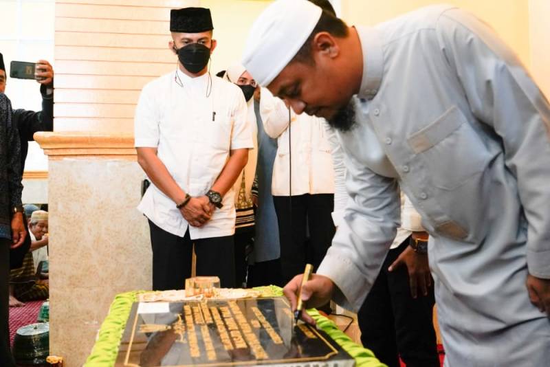 Gubernur Resmikan Masjid Darul Falah di Kelurahan Rappojawa Makassar