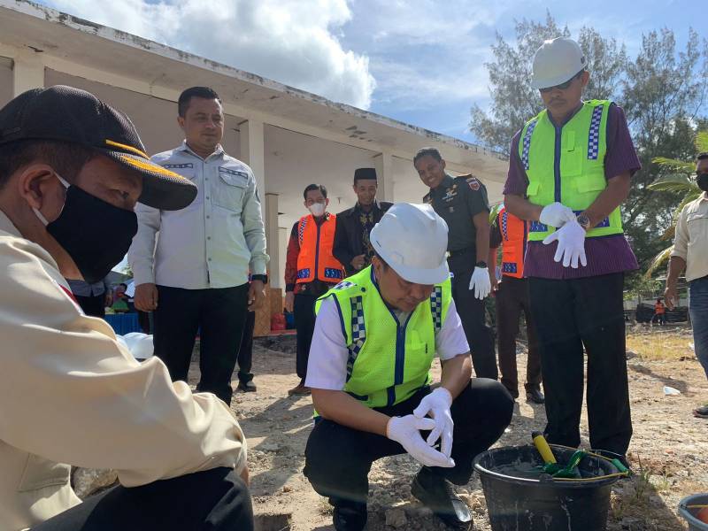 Bupati Selayar Lakukan Peletakan Batu Pertama Pembangunan Masjid Agung Raya 