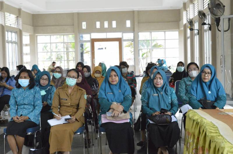 Ketua DWP Lutim Buka Sosialisasi Tupoksi Kader Posyandu se-Kecamatan Tomoni