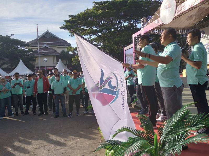 Meriah Gerak Jalan Santai Politeknik Pariwisata