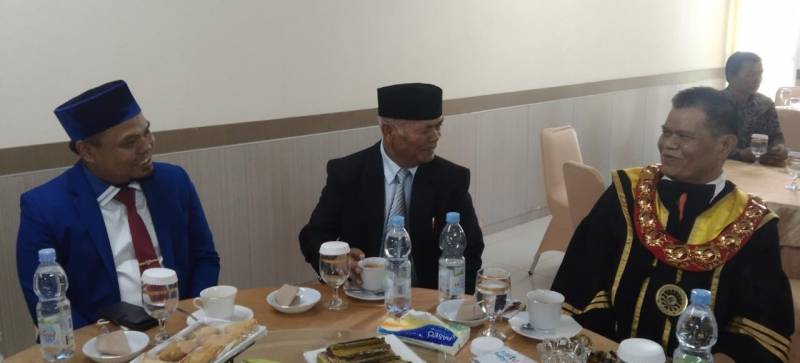 Muslimin Bando dan Asman Hadiri Promosi Doktor Andi Sapada di UNM