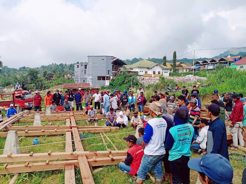 Ratusan Masyarakat Dusun Parandean Mangpake'de Bola 