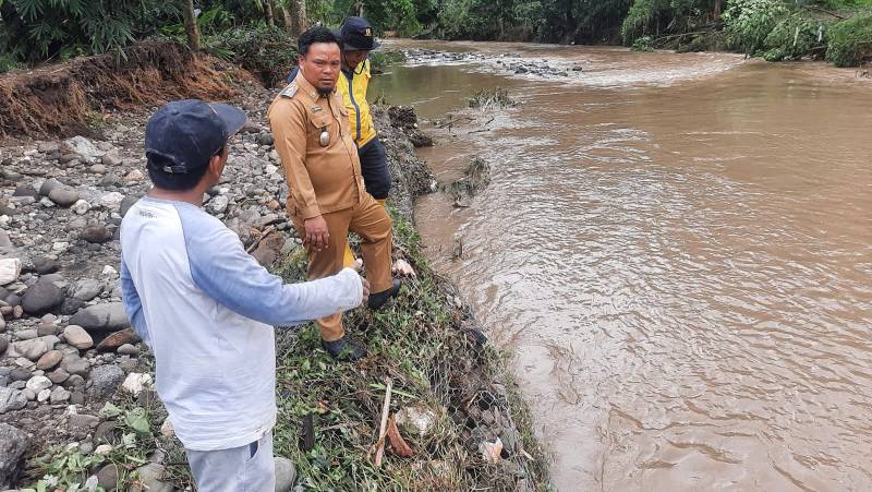 Enrekang Diterjang Banjir Bandang, Pemkab Bergerak Cepat Lakukan Penanganan