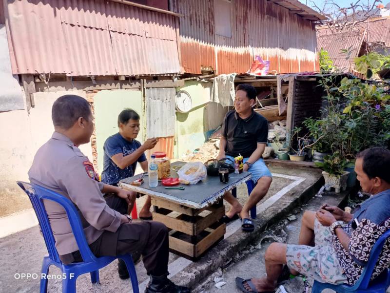 Ngopi Bareng Bersama Warga, Bhabinkamtibmas Malimongan Imbau Jaga Kamtibmas