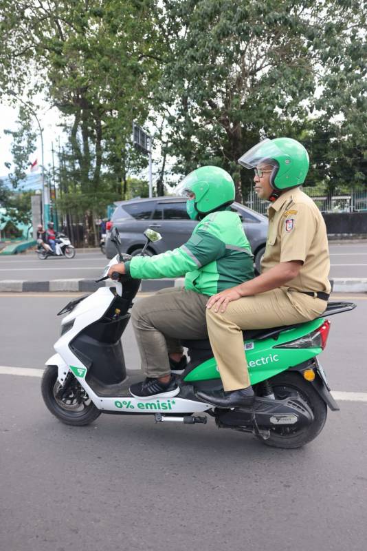 Pekan Ketiga Ojol Day, Danny Pomanto Gunakan Fasilitas Pesan Langsung Grab