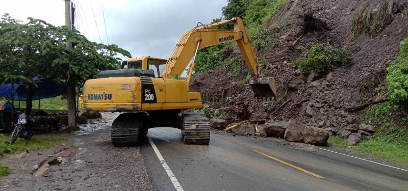 Material Longsor di Jalan Poros Tubo Mulai Dibersihkan