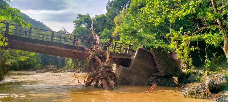 Jembatan di Desa Matajang Ambruk, Akses Jalan Tertutup dan Masyarakat Terisolir