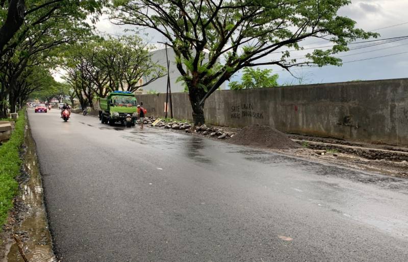 Soal Jalan Tun Abdul Razak, Andi Sudirman: Tahap Pengaspalan