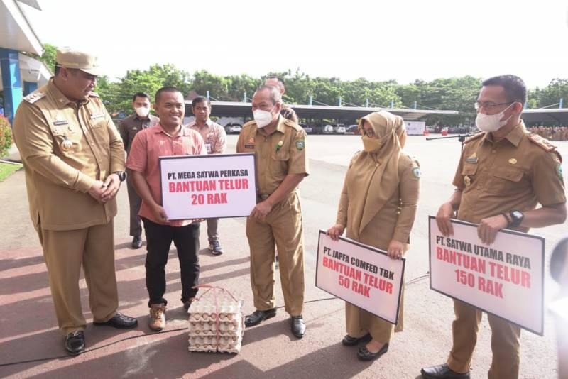 Atasi Stunting, Pemkab Maros Salurkan 220 Rak Telur