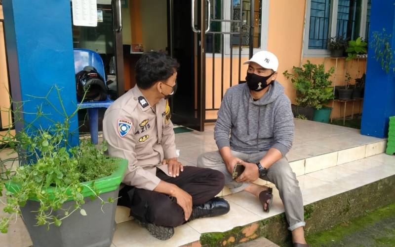 Pendekatan Humanis, Bhabinkamtibmas Butung Sambangi Warga