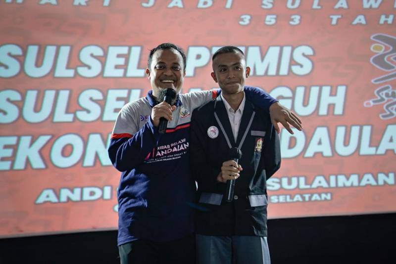 Momentum 353 Tahun Sulsel, Gubernur Serahkan Berbagai Bantuan