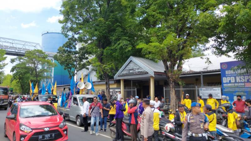 Harap Kondusif, Polres Pelabuhan Kawal Demo Buruh Penolakan Omnibus Law