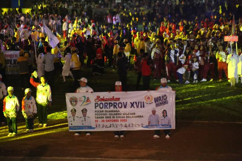 Duo Amran Kompak Datang Semangati Kontingen Wajo di Pembukaan Porprov Sulsel di Sinjai