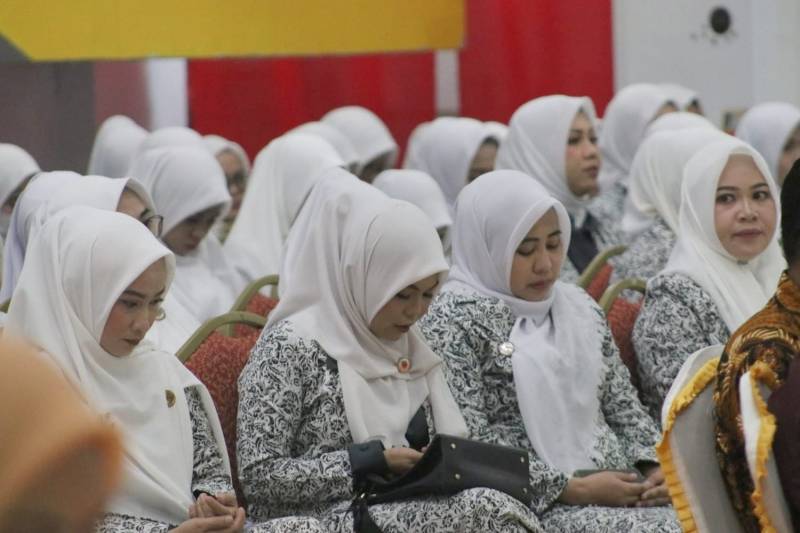 Perjuangkan Nasib Bidan, Bupati Basli Ali  Disebut Pemimpin Perhatian