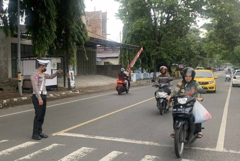 Kasatlantas Polres Bantaeng Pimpin Pengaturan Arus Lalin 