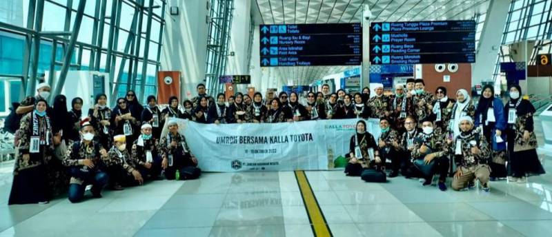 Kalla Toyota Berangkatkan Pelanggan Pemenang Grand Prize Umrah 