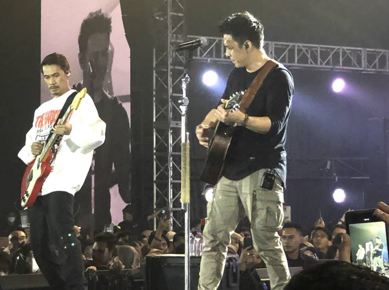 Nyanyikan 20 Lagu, Noah Sukses Memukau Fans di Makassar