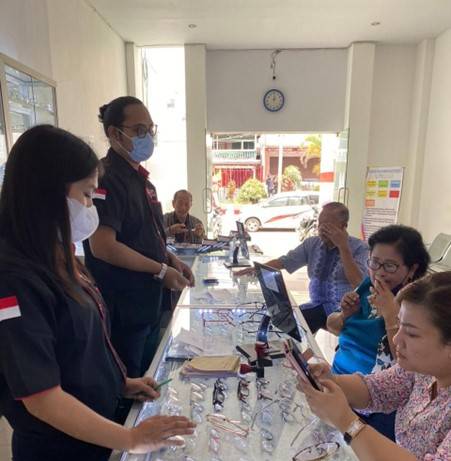 Berkat JKN, Amos Nikmati Bantuan Kacamata