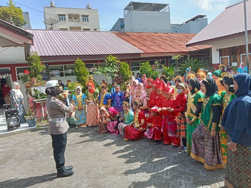 Satlantas Polres Pelabuhan Kawal Pawai Pelajar SDN Butung Rayakan Hari Jadi Makassar