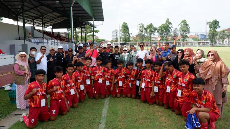 Hadir di Arena Pospenas, Kakanwil Kemenag Semangati Atlet Sulsel