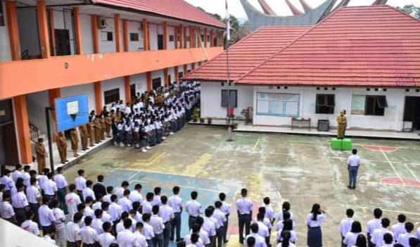 Pimpin Apel di SMK III, Bupati Torut : Tekuni dan Lanjukan Ke Jenjang Tinggi