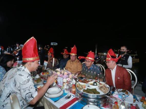 Bertabur Tokoh, Makanan Khas Makassar Jadi Sajian Gala Dinner Event F8