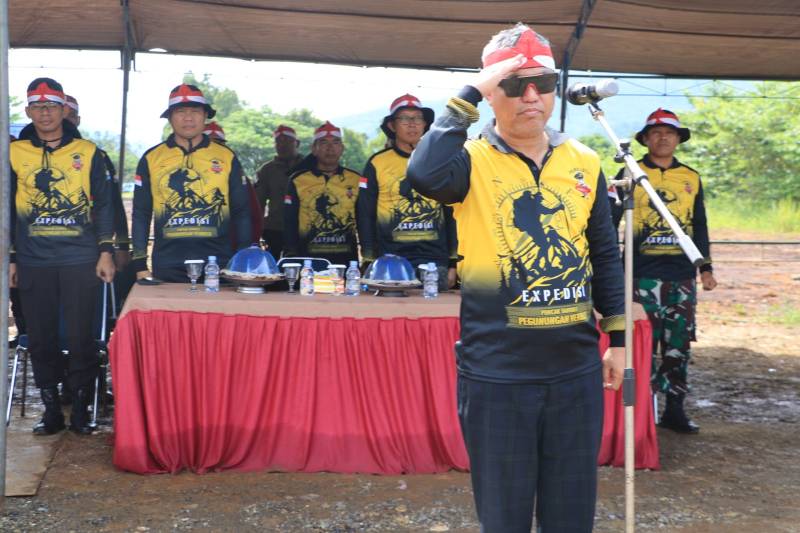 Bupati Lutim Lepas Tim Ekspedisi Puncak Tandole