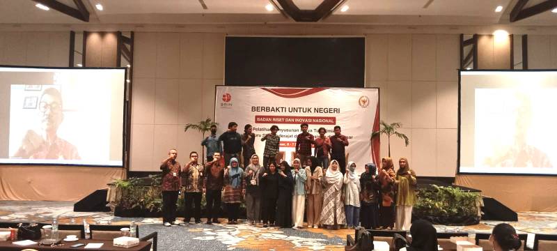 ARW Bersama BRIN Gelar Palatihan Penyusunan Karya Tulis Ilmiah di Kota Makassar