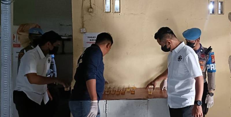 Diawasi Bid Propam Polda Sulsel, Propam Polres Pelabuhan Tes Urine Personel
