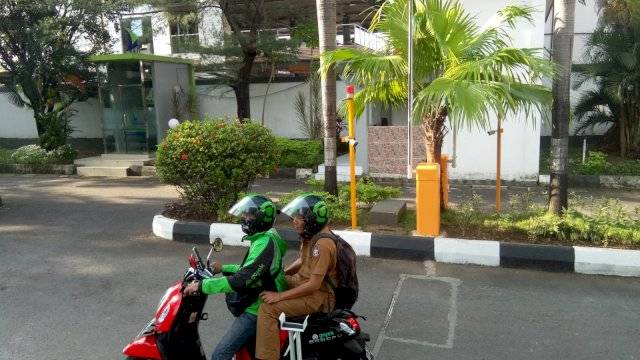 Ojol Day, Kasubag Humas DPRD Makassar Naik Ojek Kantor