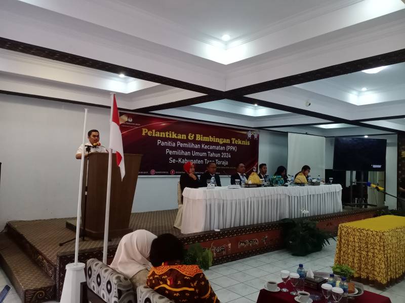 Hadiri Pelantikan PPK, Wabup Tator Minta Penyelenggara Berdiri Tegak di Atas Komitmen