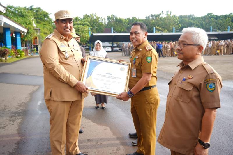 PAD Capai 112 Persen, Andi Rosman Diganjar Penghargaan Oleh Bupati Maros