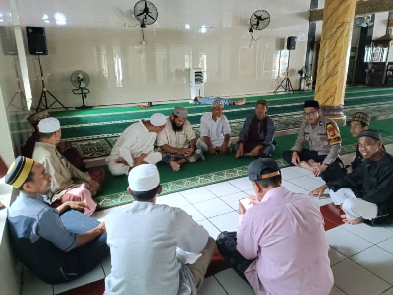 Bhabinkamtibmas Kodingareng Sambangi Masjid Besar Ar Ridha
